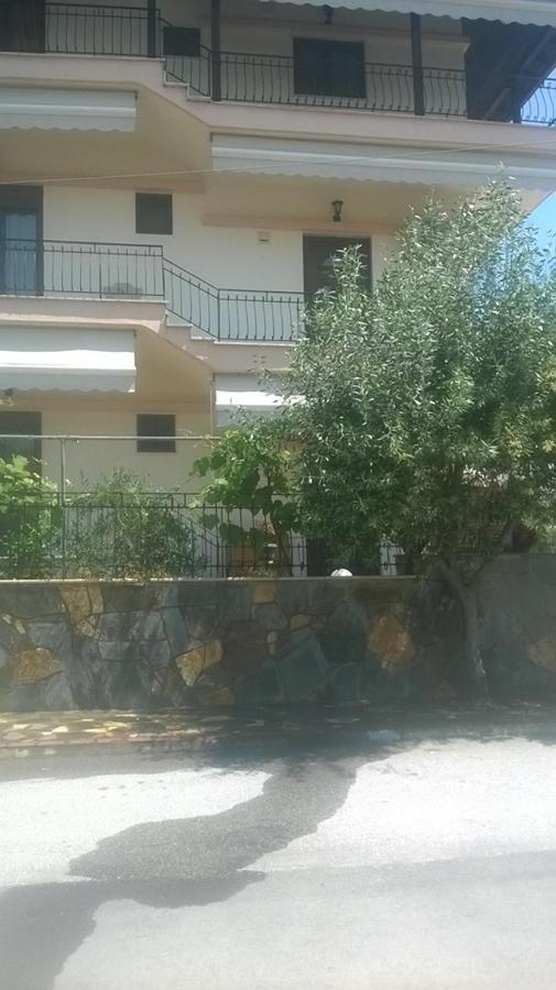 Villa Eleon 2 เนอาวรัสนา ภายนอก รูปภาพ